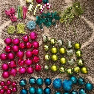 Beautiful & Vibrant Christmas Ornaments